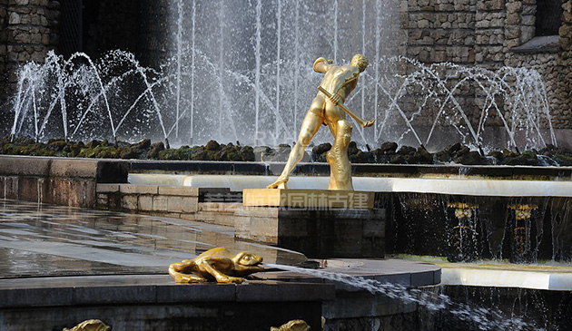 雕塑与水的结合